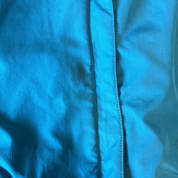 The North Face wind breaker. - Picture 8 of 9